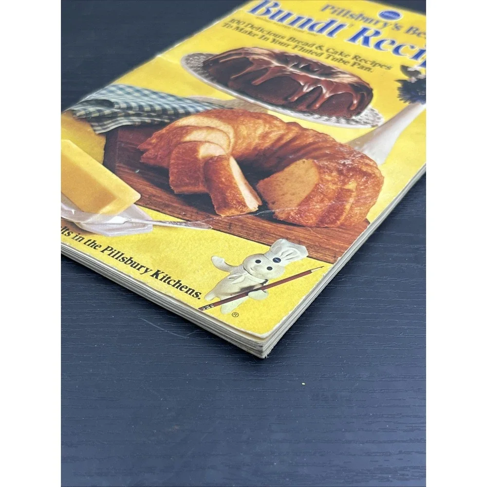 Pillsburys Best Bundt Recipes 1974 Vintage Cookbook Cake Dessert Recipes‎